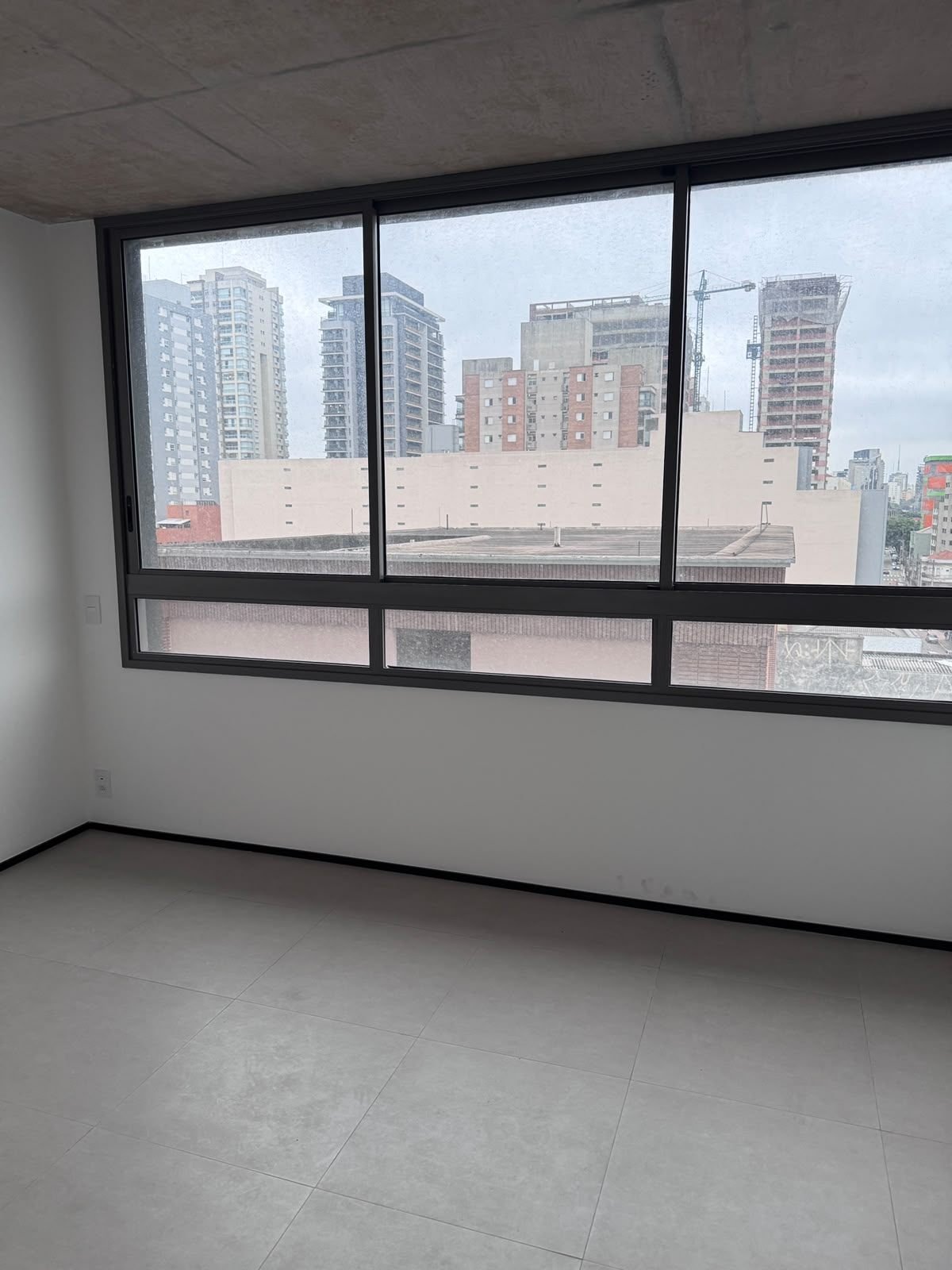 Interior do studio arrematado para Airbnb